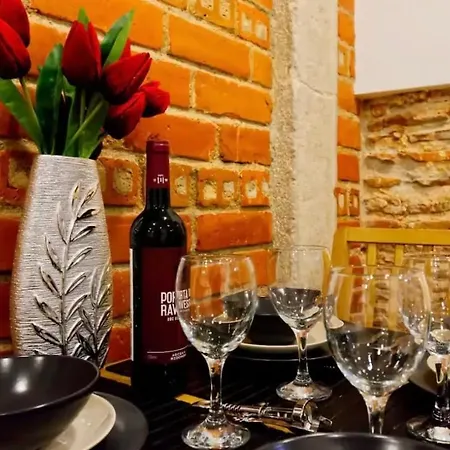 Apartment Homey Haven With A Rustic Charm *