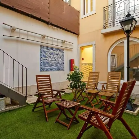 Apartment Homey Haven With A Rustic Charm *