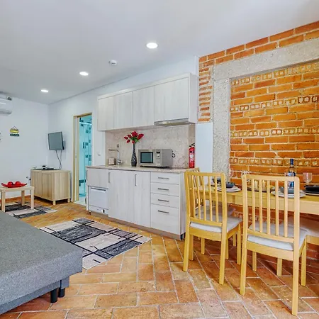 Homey Haven With A Rustic Charm * Lizbona