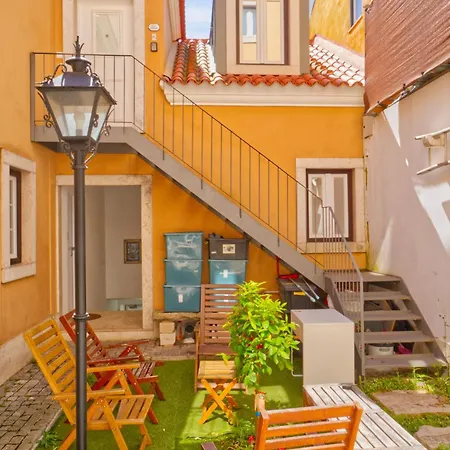 Apartment Homey Haven With A Rustic Charm *