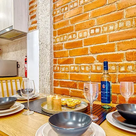 Homey Haven With A Rustic Charm * リスボン